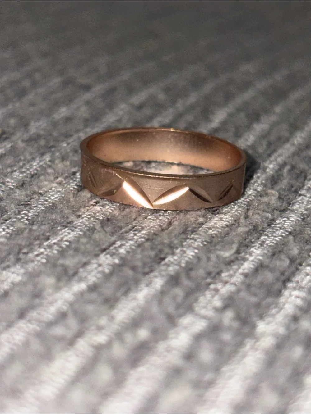 Vintage size 6-6.5 copper tone engraved triangular patterned ring